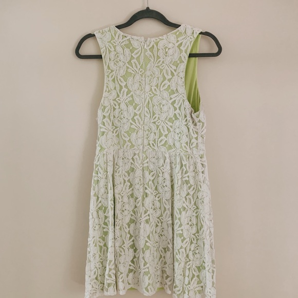 Petticoat Alley Lace Dress - Picture 3 of 5